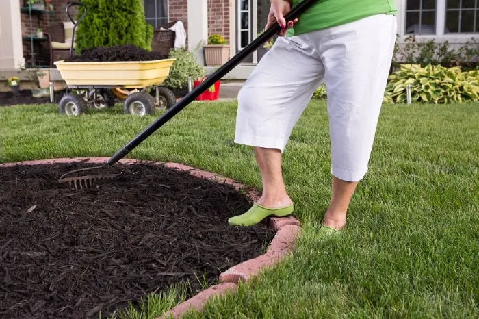 How long does mulch last in Burbank, CA