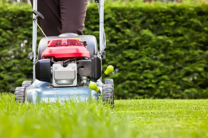 How to mow a lawn Burbank, CA